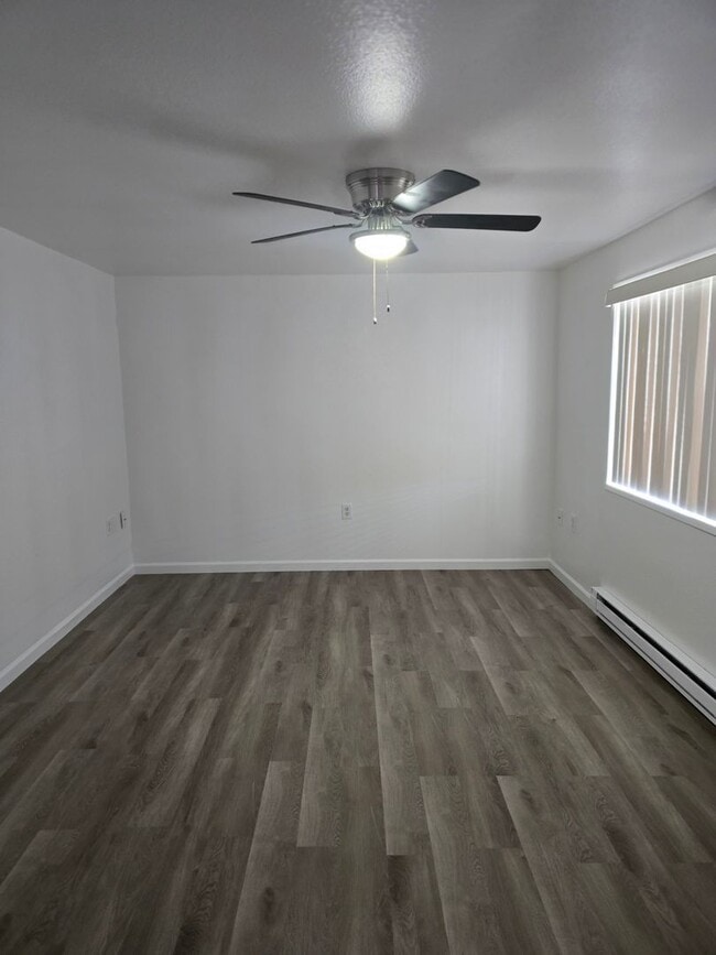 Building Photo - For Rent:  South Tacoma duplex 2 bed 1 bath with washer/dryer - Avail NOW!
