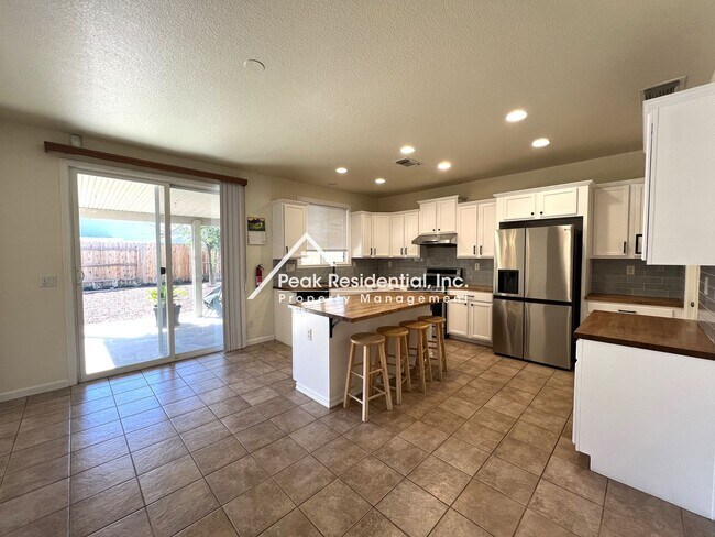 Foto del edificio - Spacious 4bd/3ba Elk Grove Home!