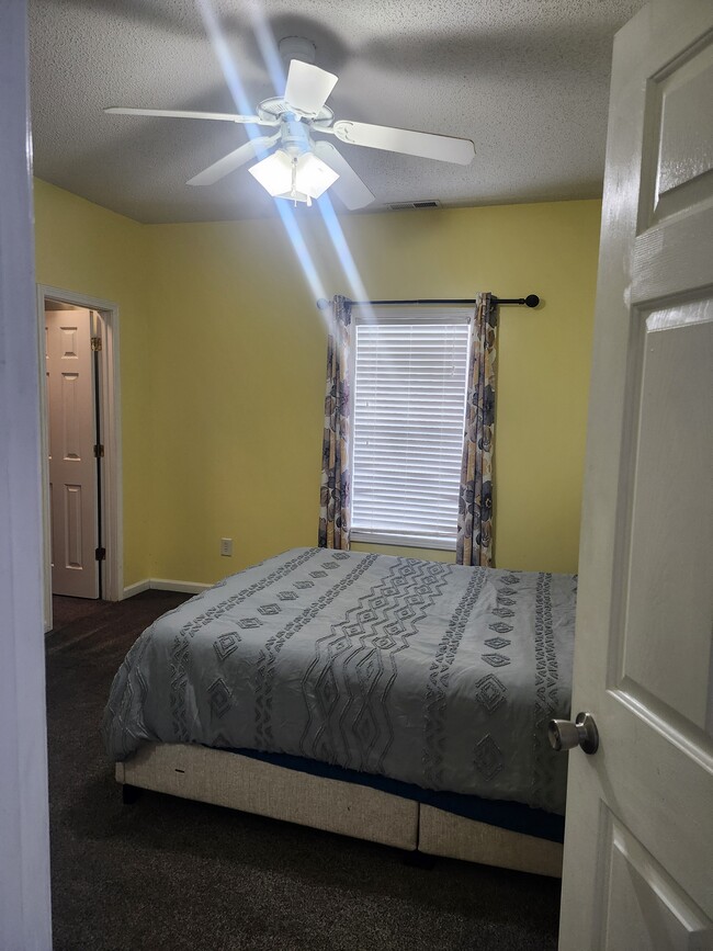 Foto del edificio - 4700 Touhey Dr