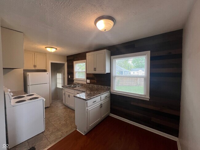 Foto del edificio - 5322 E 19th Pl