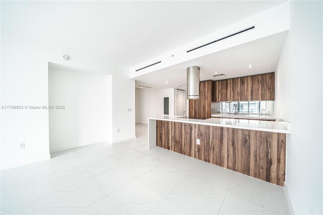 Foto del edificio - 9901 E Bay Harbor Dr