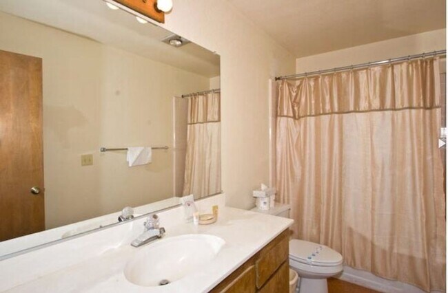 Building Photo - Seasonal Furnished rental