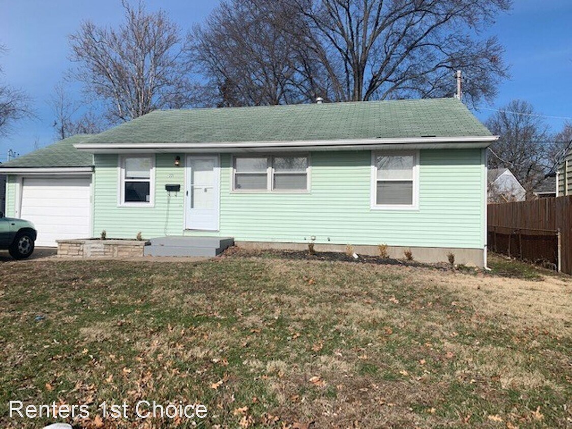 Primary Photo - 2 br, 1 bath House - 221 Tay Rd.