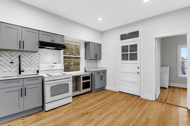 Building Photo - 4843 Greenleaf St