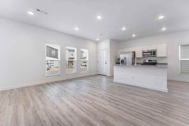 Building Photo - Modern 2-Bed, 2.5-Bath New Build in Bentonville