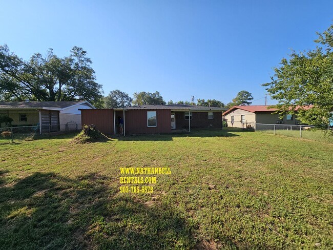 Foto del edificio - 3165 E Houston St