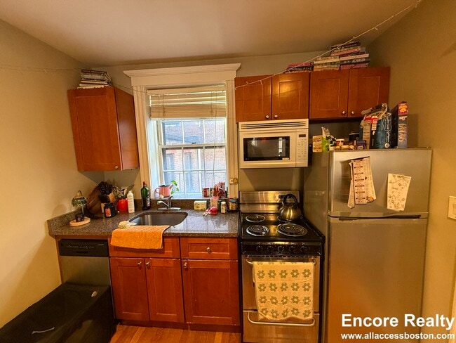 Building Photo - 80 West Cedar St