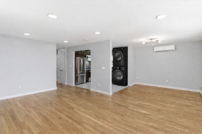 Building Photo - 19 Evelyn Ct