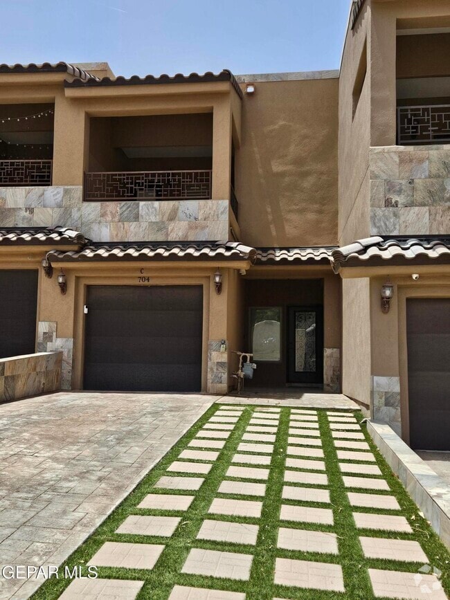 Building Photo - 704 Espada Dr