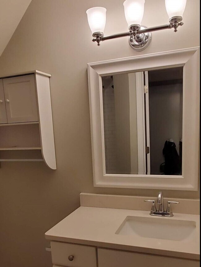 Baño de arriba - 221 Long St