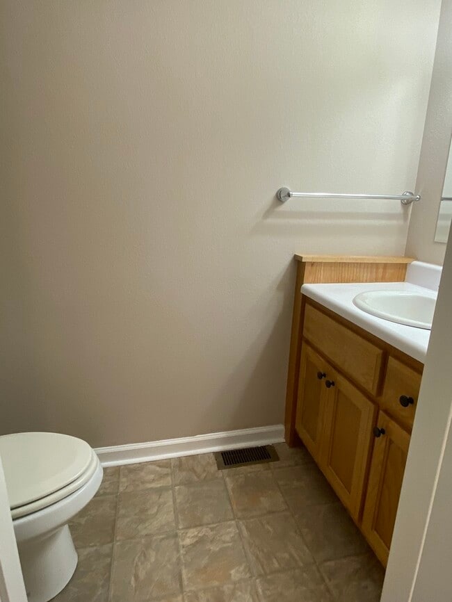 Building Photo - 3 bedroom 1.5 bathrooms ranch style home