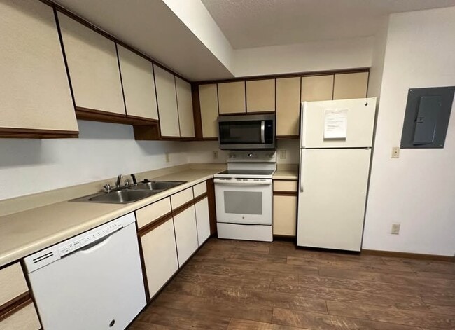 Foto del edificio - 404 Peterson St