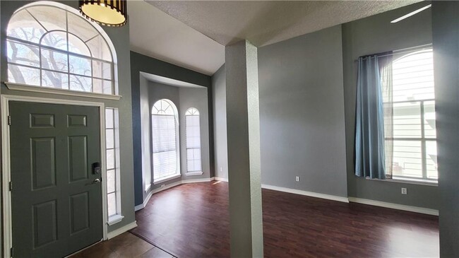 Building Photo - 14745 Montoro Dr