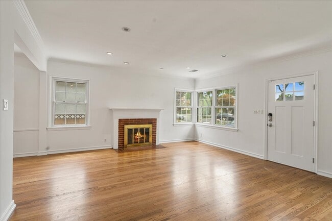 Building Photo - 1410 W Clark Ave