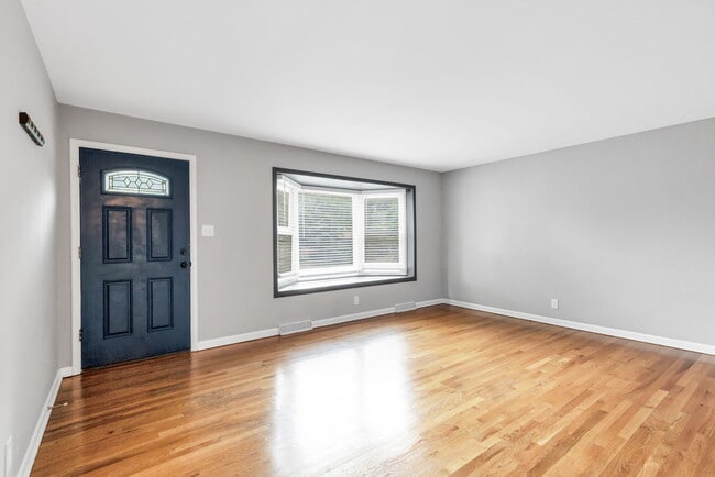 Building Photo - 1225 S Depew St
