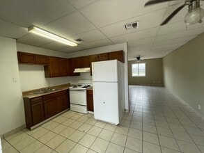 Building Photo - 102 N Commonsway Dr