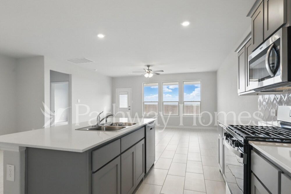 Foto del edificio - 9736 MCCLANE FARM Dr