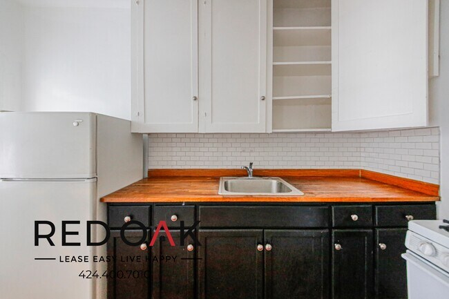Foto del edificio - ~1.5 Months FREE~ Sunlit Studio with Gas F...