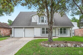 Building Photo - 831 Silverpines Rd
