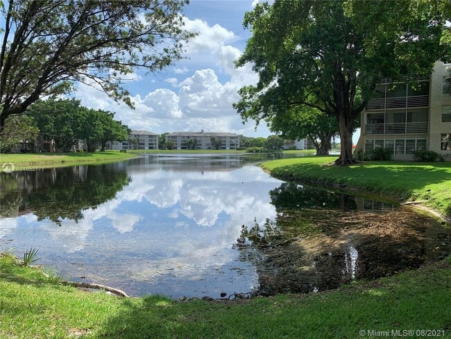 Building Photo - 9235 Lagoon Pl