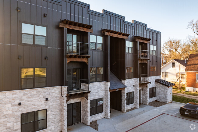 Building Photo - NEW APARTMENTS IN THE HEART OF DOWNTOWN