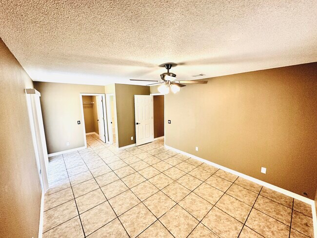 Foto del edificio - 622 Woodsman Dr