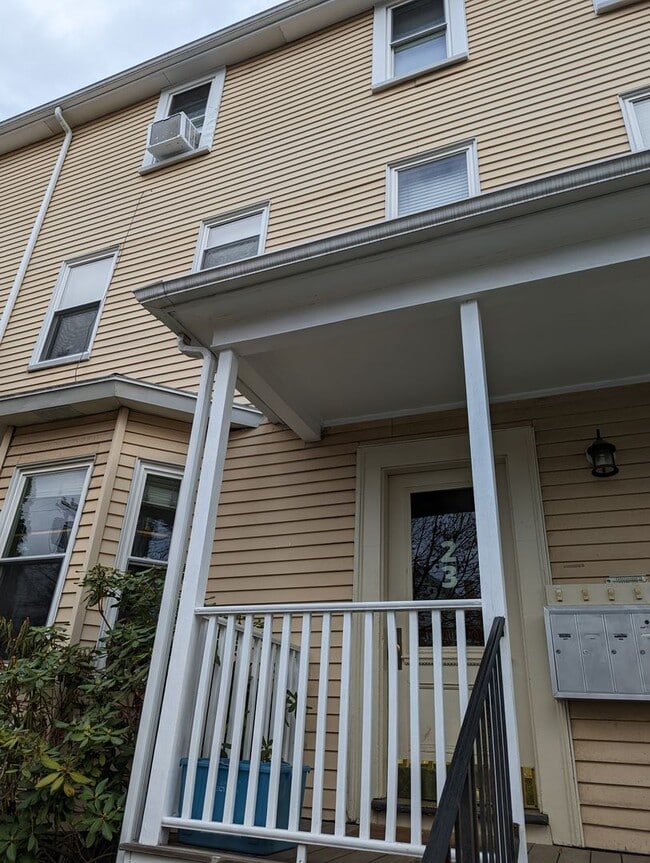 Building Photo - SEPTEMBER 1 Somerville Union Sq 1 BR with deck
