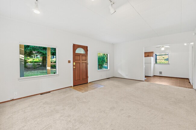 Building Photo - 9442 NE 25th St