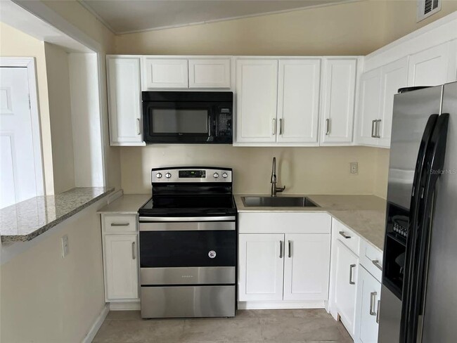 Building Photo - 682 Walkup Dr