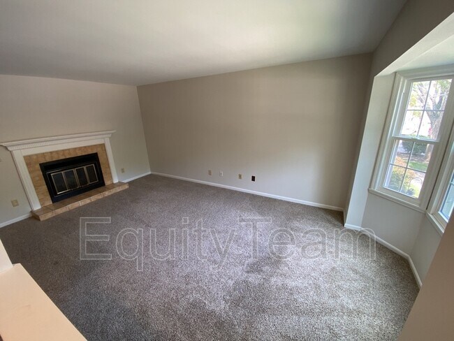 Building Photo - 9133 Dominion Cir