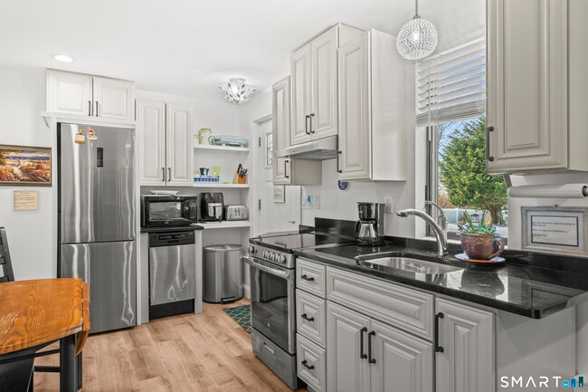 Foto del edificio - 801 Pequot Ave