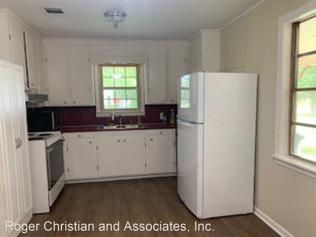 Building Photo - 3 br, 1.5 bath House - 900 Willow Drive