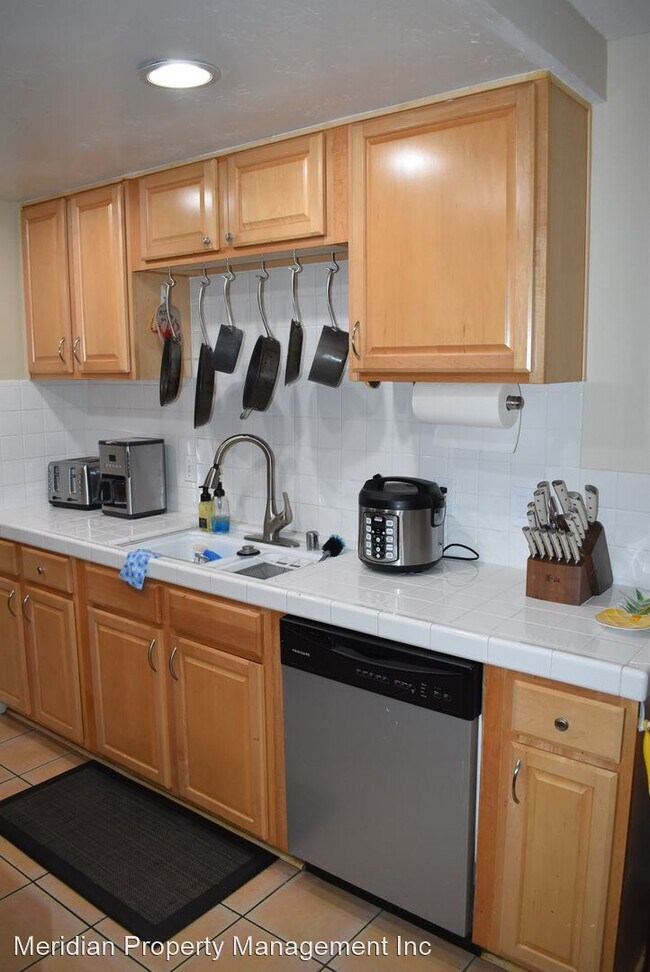 Building Photo - 2 br, 1.5 bath House - 826 Malibu Point Way