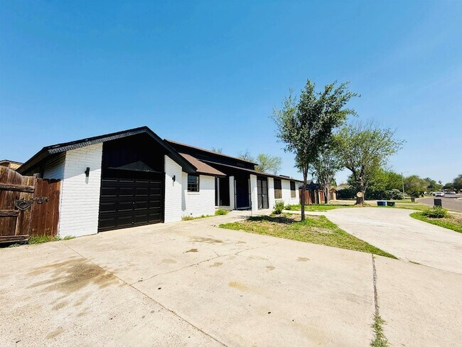 Foto del edificio - 907 Sandy Ln