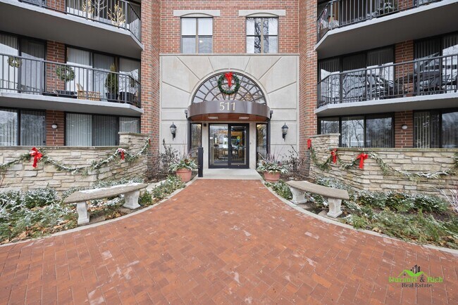 Building Photo - 511 Aurora Ave
