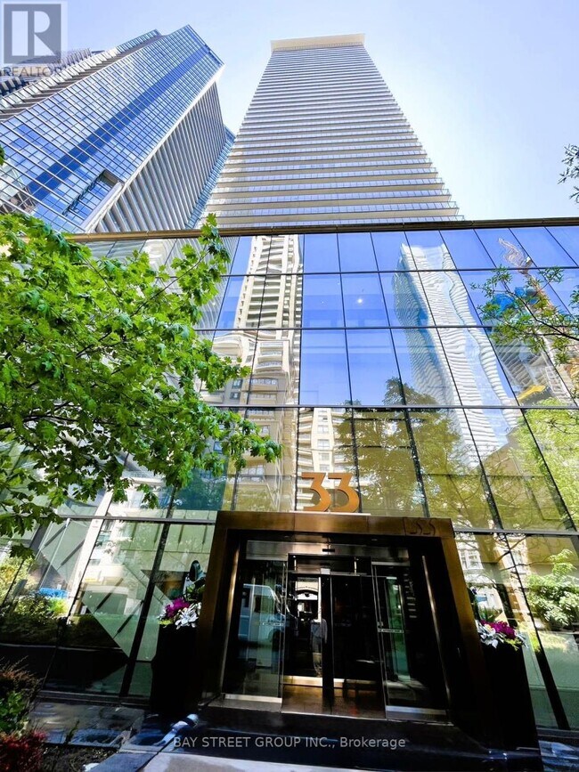 Building Photo - 33 Charles St E