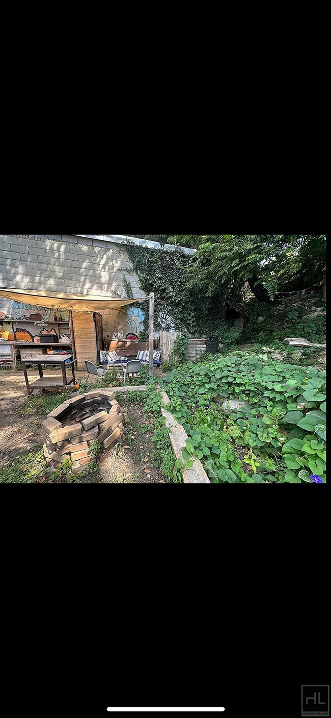 Foto del edificio - 4.5BR 2BA Parlor Level Victorian w/ Privat...