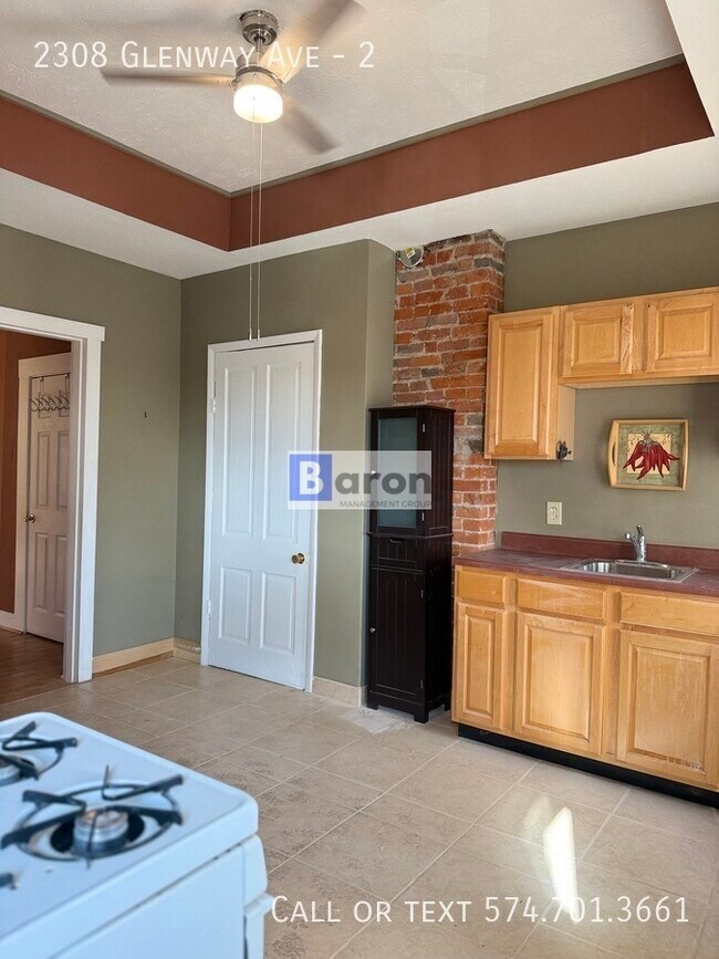 Building Photo - 2308 Glenway Ave