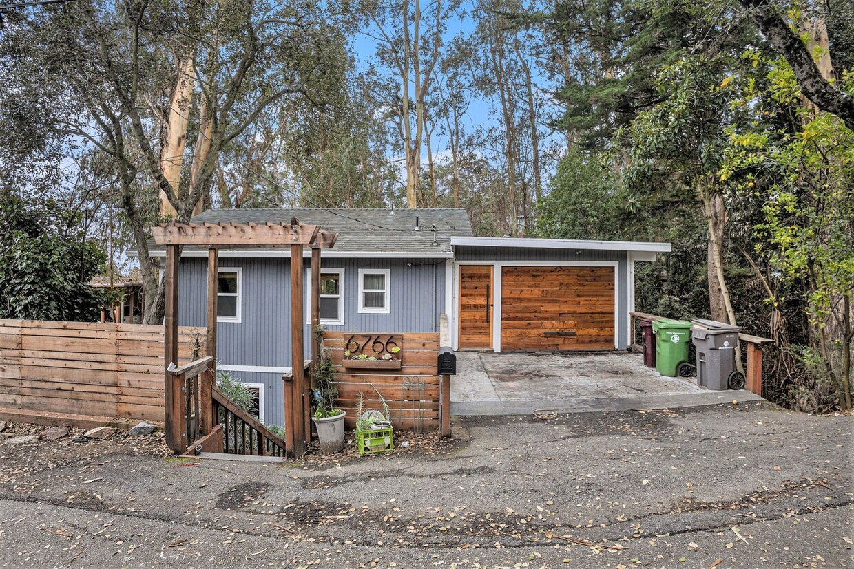 Primary Photo - 6766 Paso Robles Dr