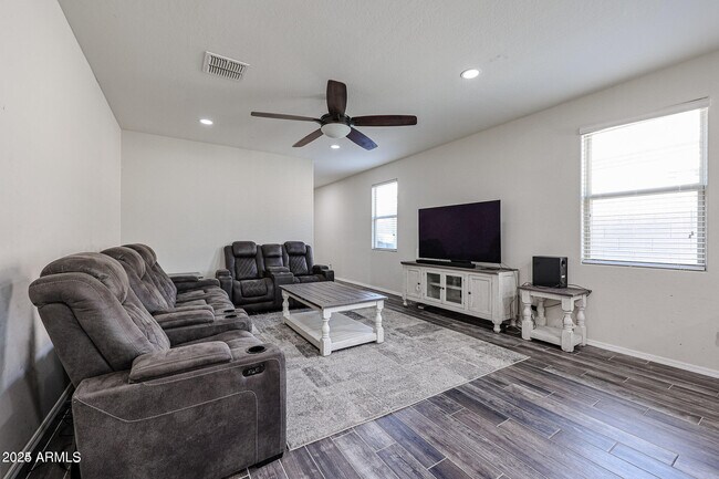 Foto del edificio - 3581 N 299th Dr