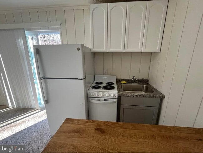 Building Photo - 384 Peach Orchard Rd