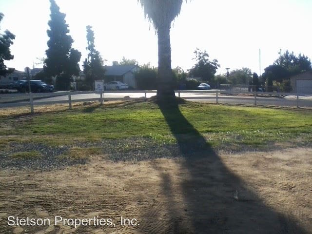 Building Photo - 2 br, 1 bath House - 300 N Lotas Street