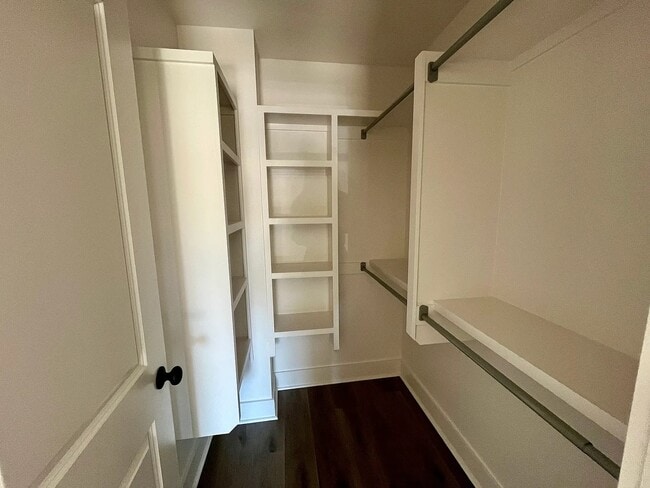 Building Photo - 4812 Old Oak Dr