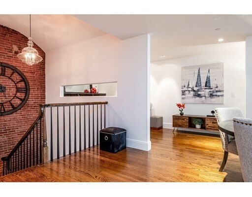 Building Photo - 2442 Beacon St