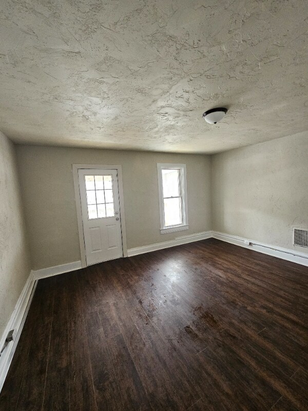 Building Photo - 1105 E 1st Ave