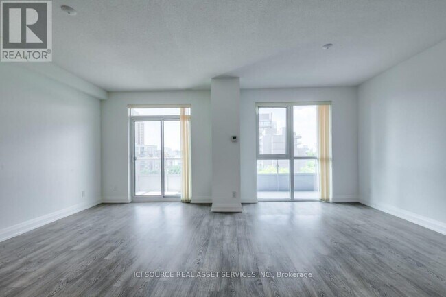 Photo du bâtiment - 591-591 Sheppard Ave E