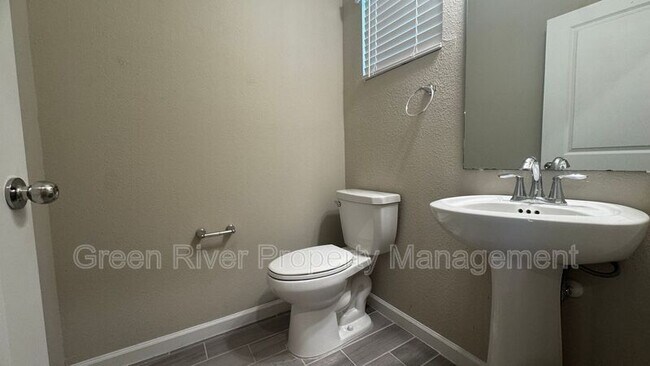 Foto del edificio - 10361 Benson Lake Dr