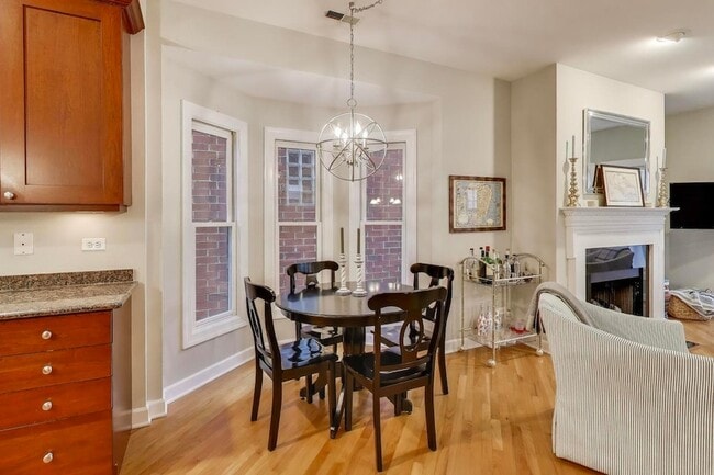 Building Photo - 1529 N Mohawk St