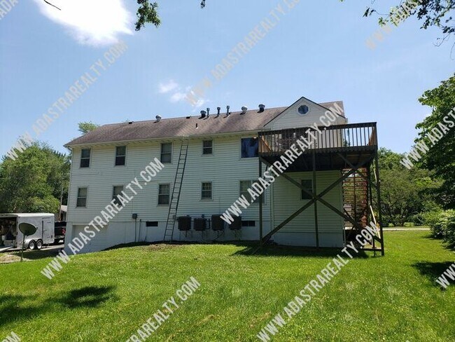 Foto del edificio - One of a Kind Raytown Apartment in Raytown...