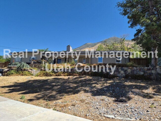 Foto del edificio - Large Cedar Hills home